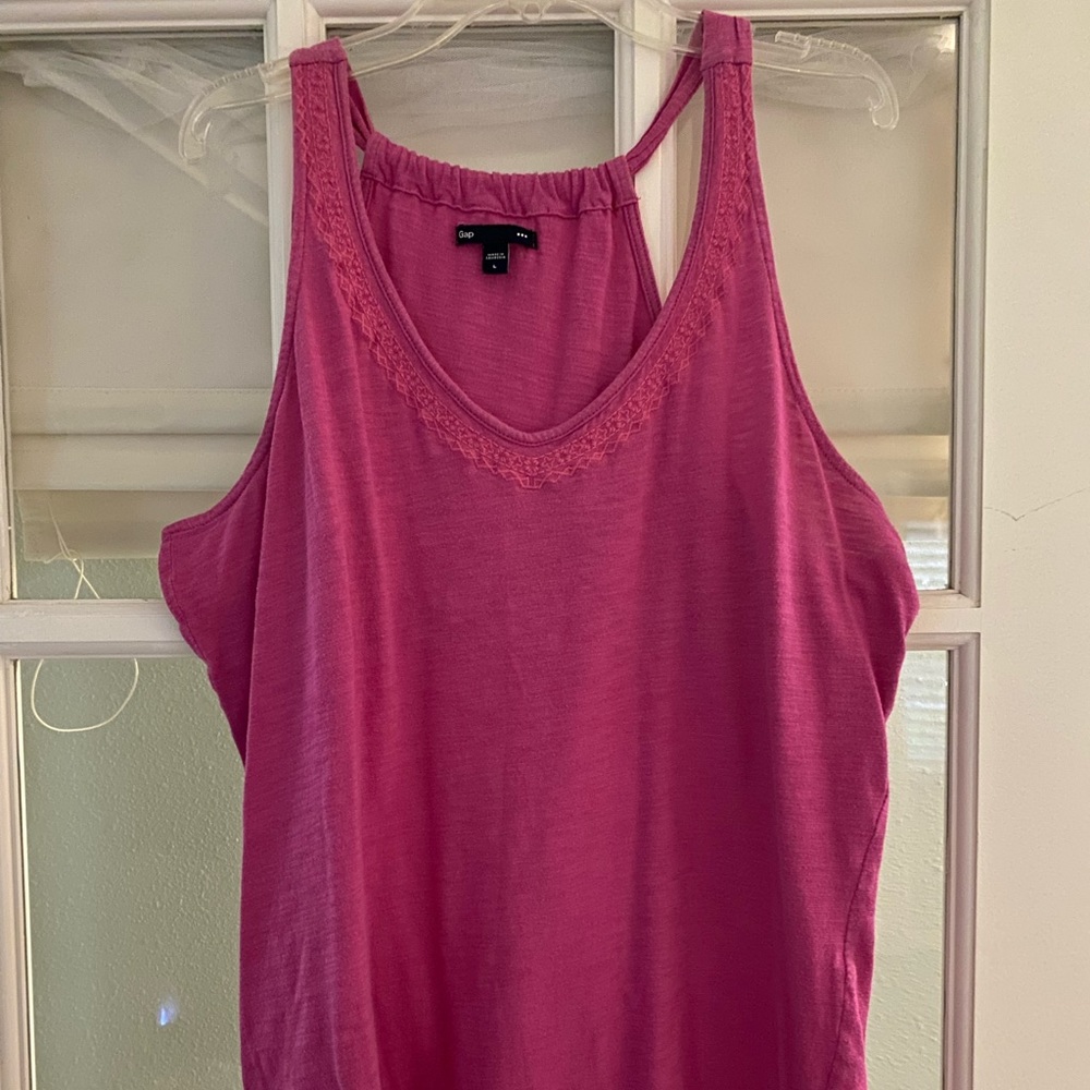 Women’s Gap Embroidered Top, Size L